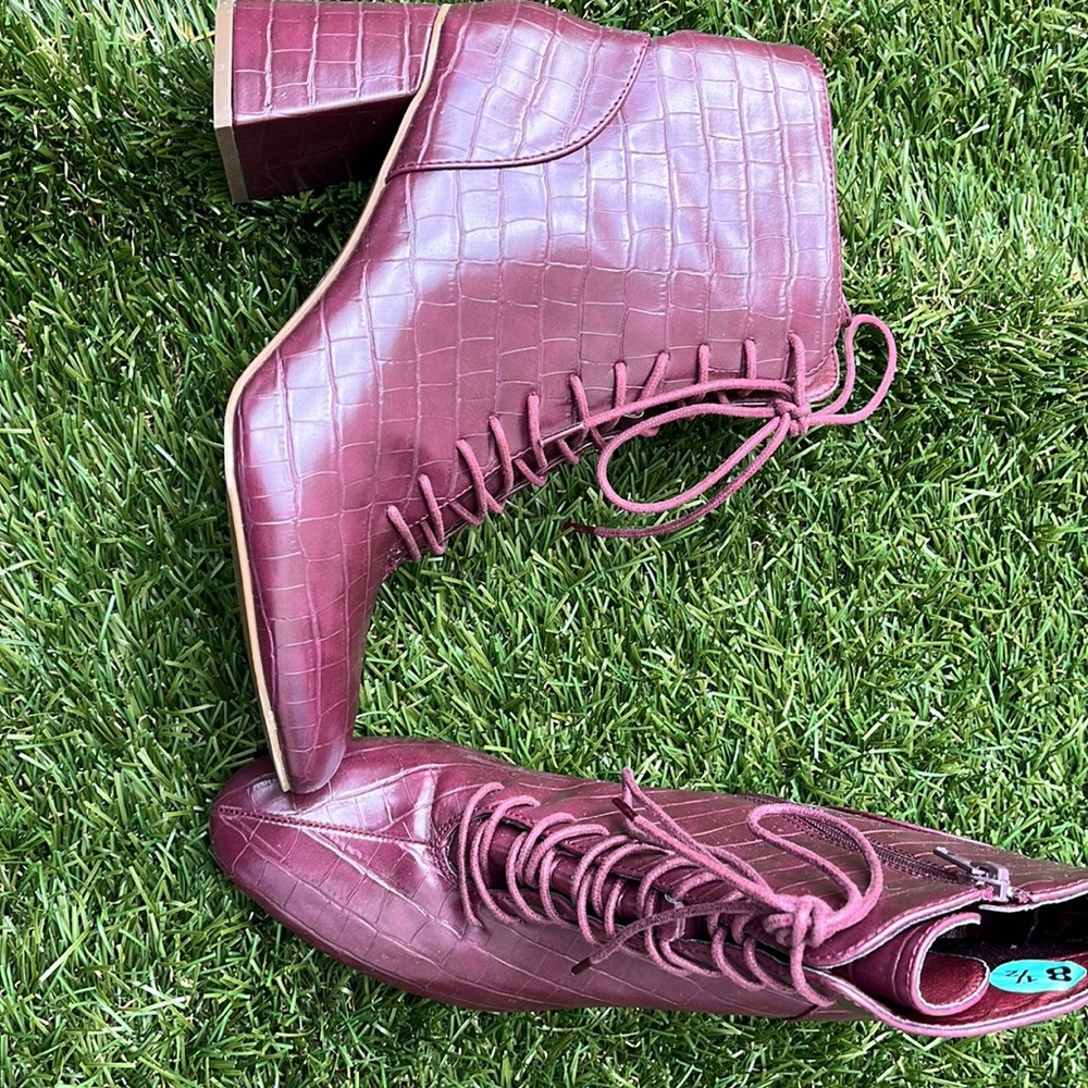 XOXO Kieran Croc Lace-Up Boots Burgundy